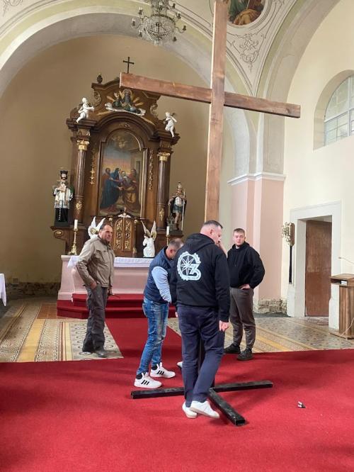 Křížová cesta v kostele Navštívení Panny Marie ve Vésce